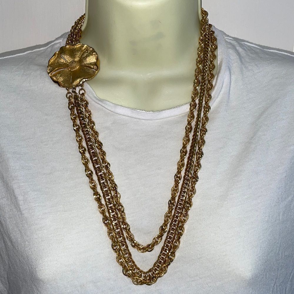 Vintage gold  tone triple heavy chain necklace with flower clasp‎